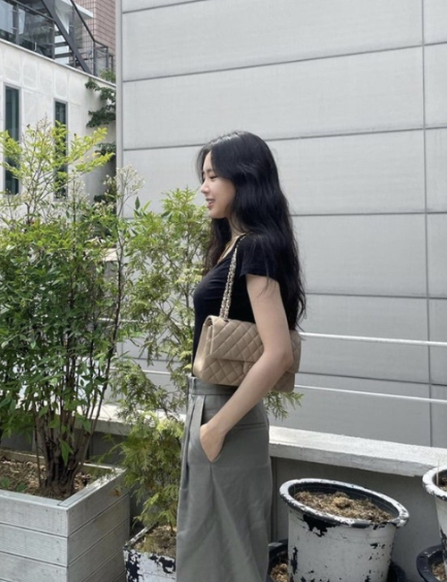 [손나은]chanel 클래식 플랩 백 미디엄(베이지/금장/캐비어)