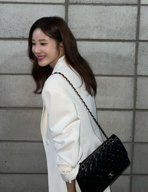 [전효성]chanel 클래식 플랩 백 미디엄(블랙/금장/램스킨)