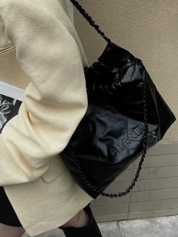 [chanel]*정품가죽* 22백 스몰 핸드백(블랙/흑장/카프스킨)